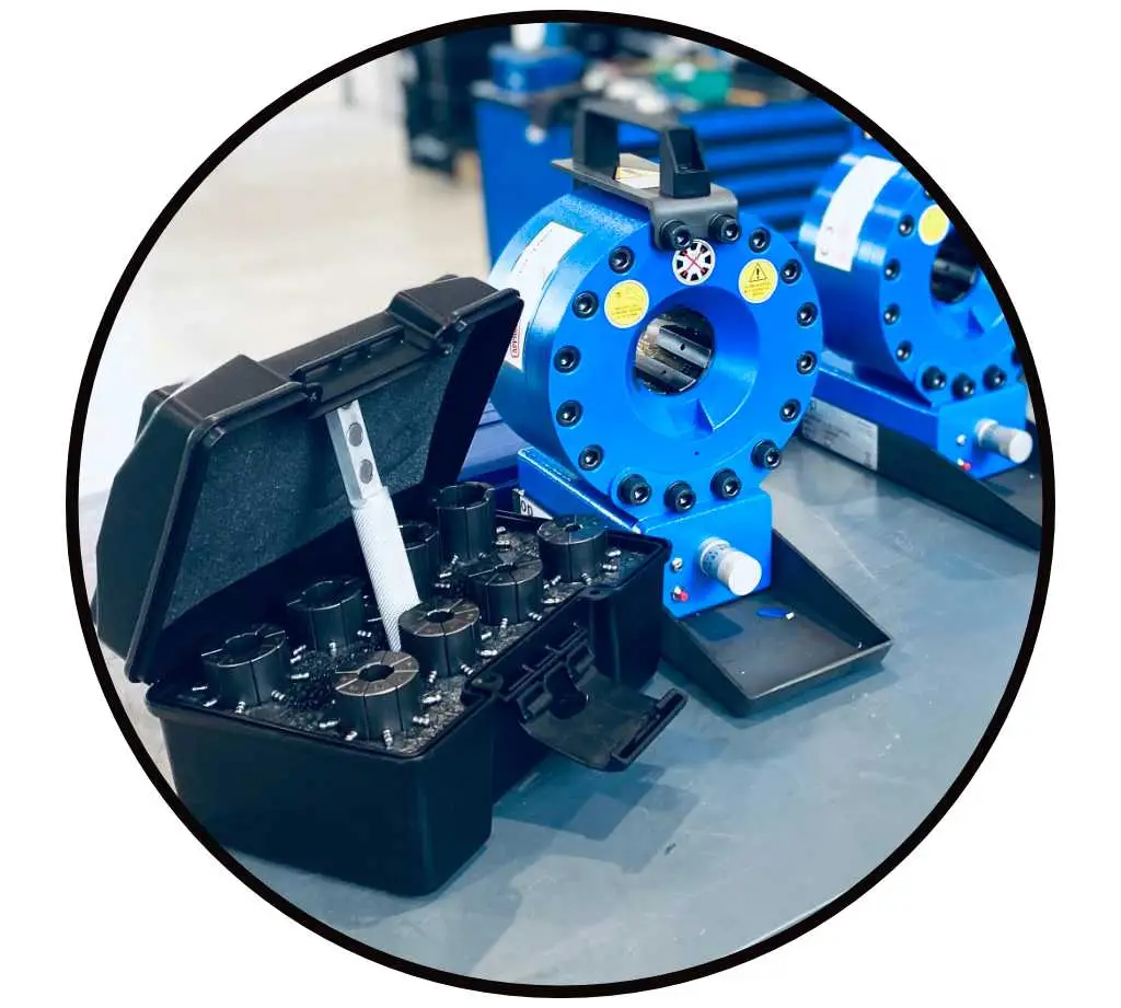 Hydraulikservice mit Handpresse für Schläuche mobil und Pressbackenkoffer