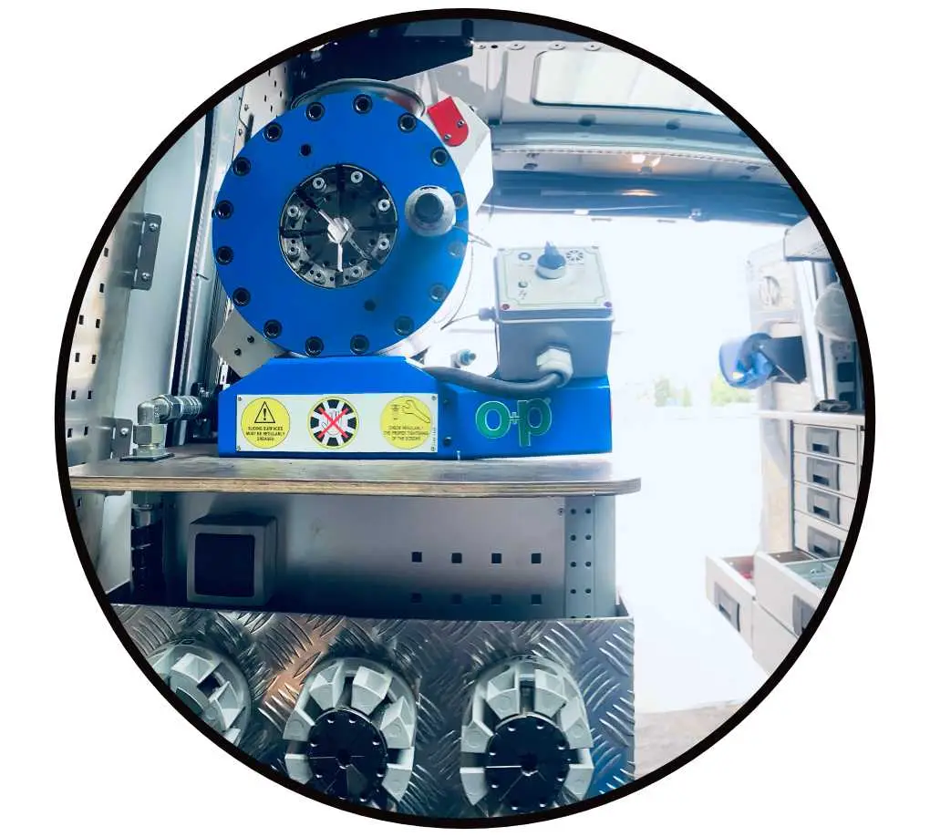 Hydraulik Schlauchpresse 12V vom Hersteller O+P im Montagebus