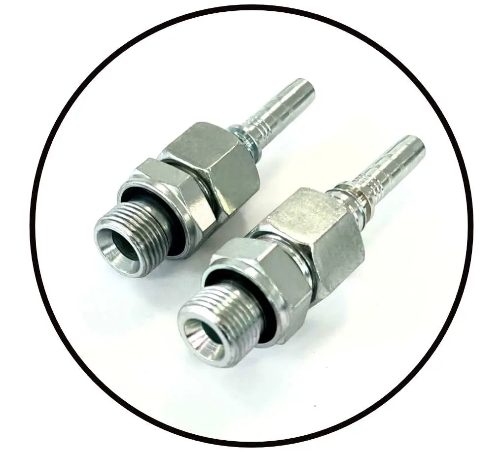 Hydraulikverschraubungen leicht vs. schwer auf einem Bild eingeschraubt in einen Pressnippel mit 24 Grad Dichtkegel