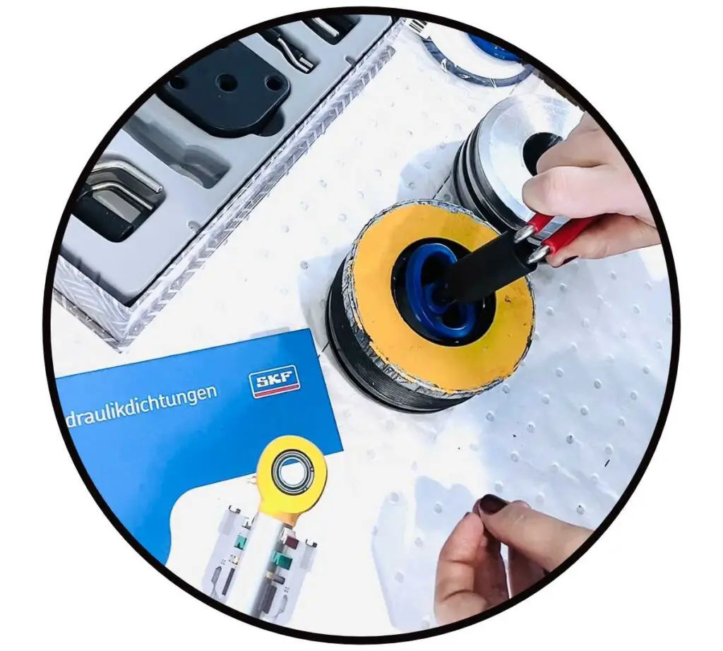 Der Seal Twistor setzt die Dichtung in den Zylinderkopf