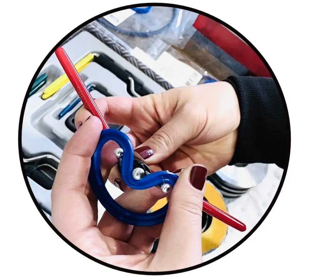 Seal Twistor faltet die Stangendichtung damit das Hydraulikzylinder abdichten leicht auszuführen ist.